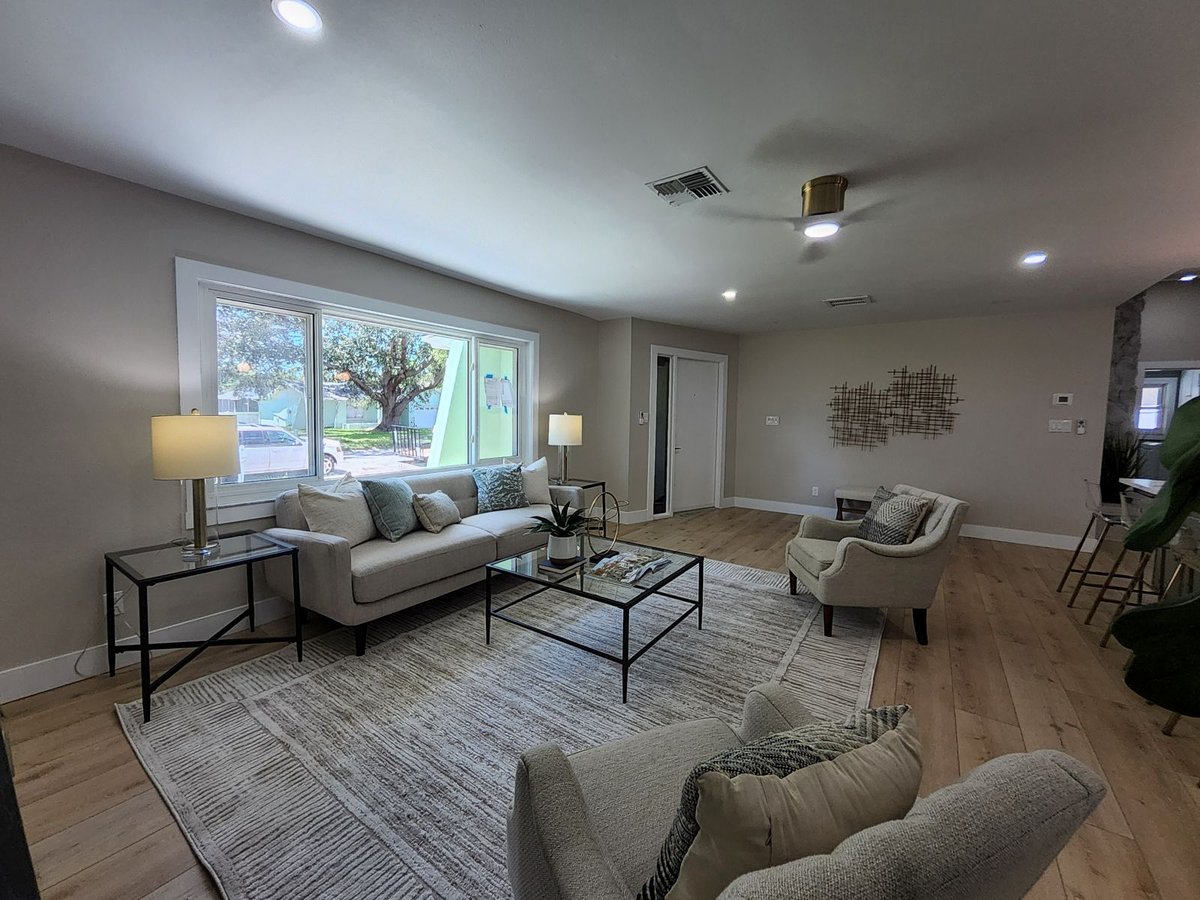 Dunedin Stoneybrook modern living room design